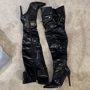 Elegant Black Over-the-Knee Boots with Buckle Detail